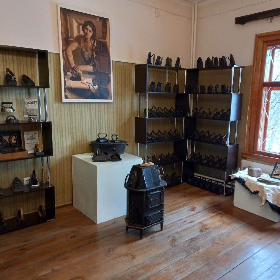 Презентация выставки "Утюги на все лады"