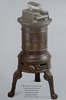 Irons museum. Collecting vintage irons. History of ironing. Музей утюга. Коллекционирование старинных утюгов. Чугунная печка, покрытая крышкой с нишей для утюга для лучшего сохранения тепла. Конец XIX века. Музей Лонгви.