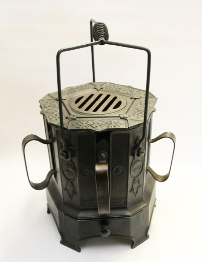Irons museum. Collecting vintage irons. History of ironing. Музей утюга. Коллекционирование старинных утюгов. Чугунная, французская печь на 5 утюгов.
