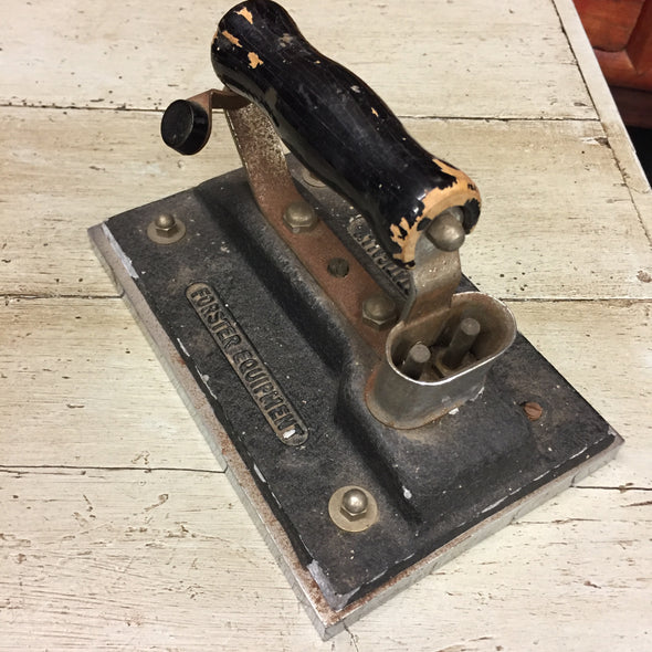 Irons museum. Collecting vintage irons. History of ironing. История глажения. Утюг спиртовой