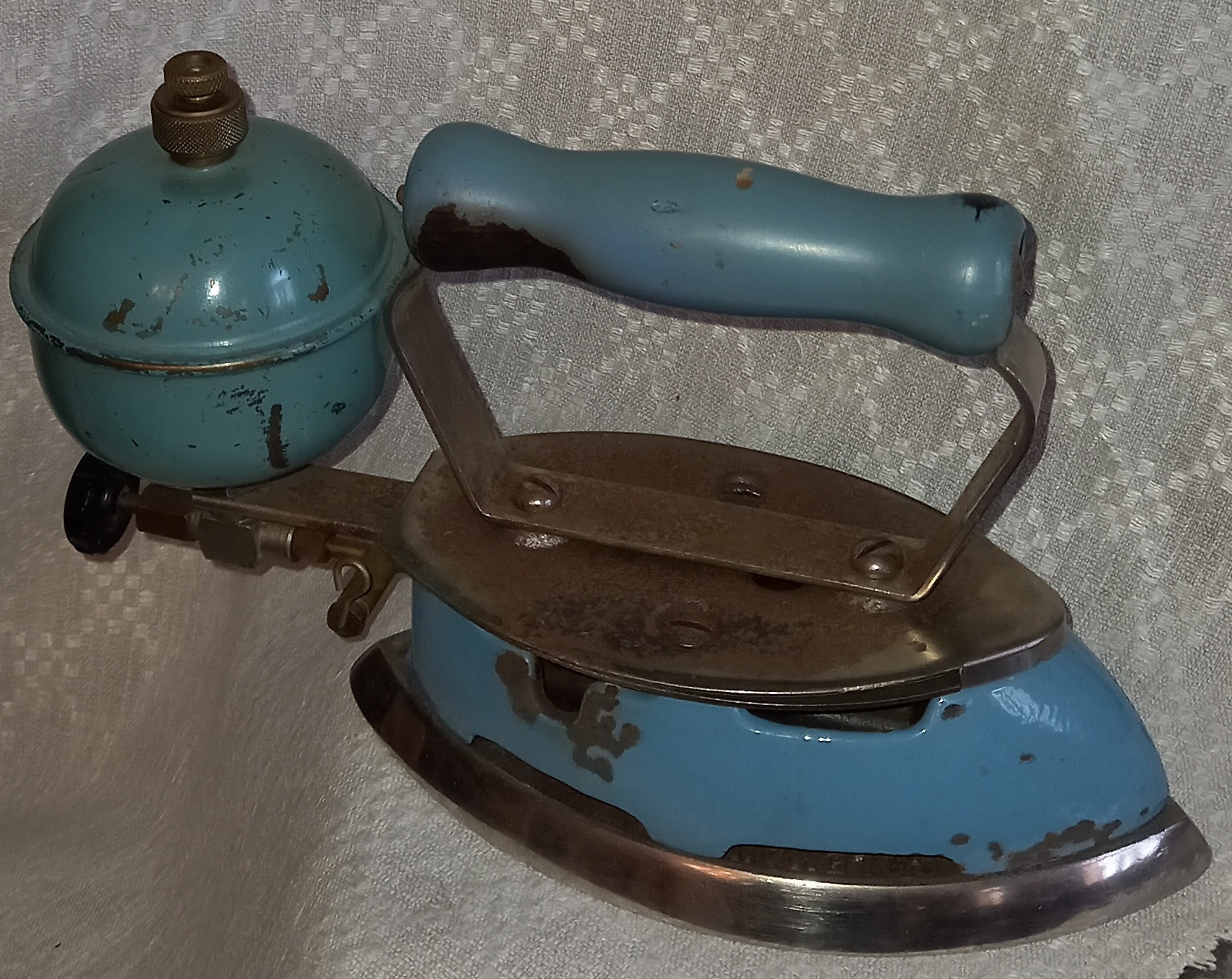 Irons museum. Collecting vintage irons. History of ironing. История глажения. Утюг спиртовой