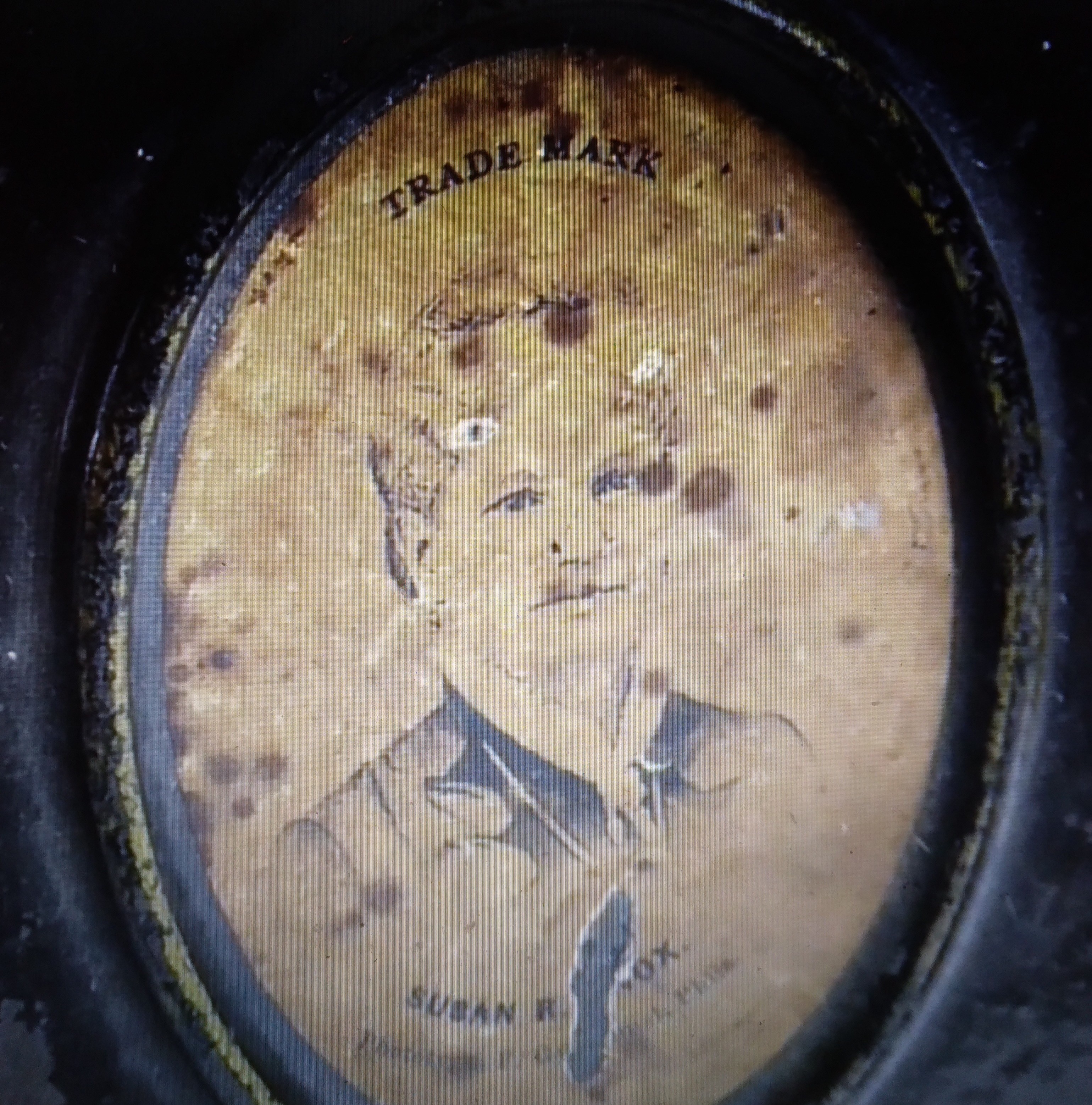 Irons museum. Collecting vintage irons. History of ironing. Музей утюга. Коллекционирование старинных утюгов. История глажения. Специальные утюги. Американская машиностроительная компания выпустила "Оригинальный Нокс"" 26 апреля 1870 года, и повторно 3 июля 1877 года. Имя Susan было широко распространено на оригинальных флутерах.