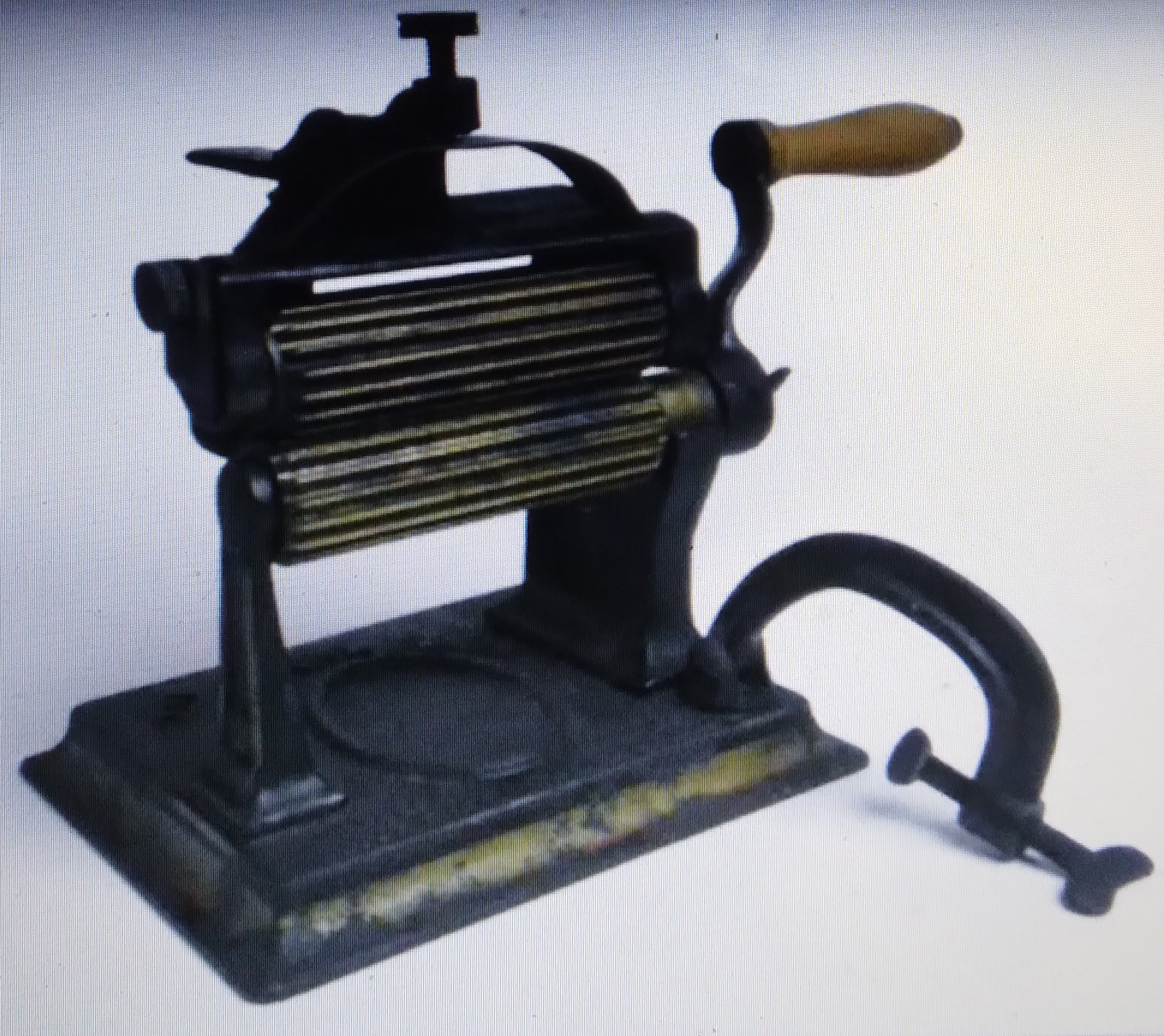 Irons museum. Collecting vintage irons. History of ironing. Музей утюга. Коллекционирование старинных утюгов. История глажения. Специальные утюги. Флутер.