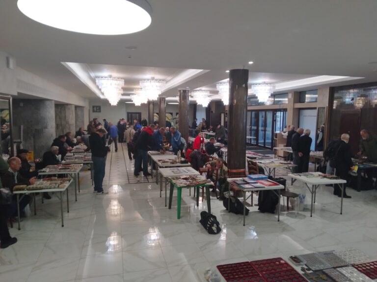 Утюги из Японии, старые банкноты и пакетики для сахара. Васильев о самых необычных коллекциях белорусов