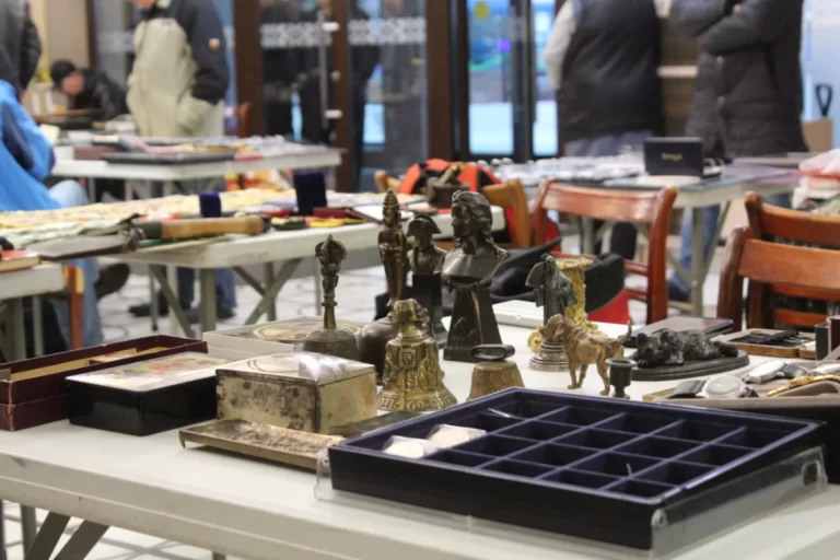 От пивных крышек до утюгов. В столице прошла встреча коллекционеров