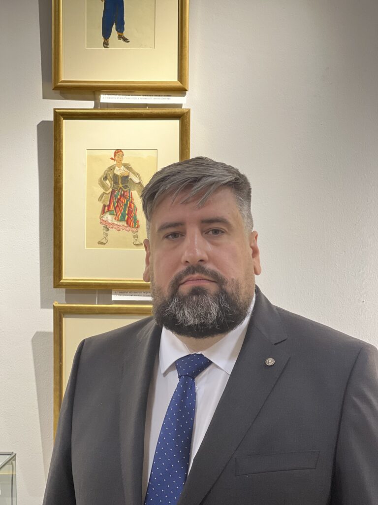 "Прошу принять в дар"