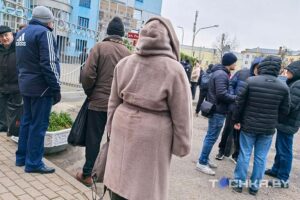 Очередь, "перекупы" и "карусели": у Нацбанка бешеный ажиотаж – вы удивитесь