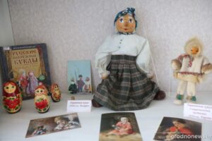 Необычная кукольная выставка открылась в библиотеке имени Карского