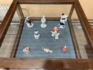 Фоторепортаж с выставки «СИМФОНИЯ ФАРФОРА»