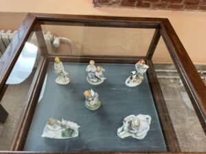 Фоторепортаж с выставки «СИМФОНИЯ ФАРФОРА»