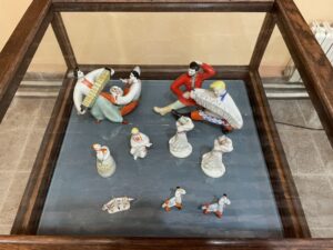 Фоторепортаж с выставки «СИМФОНИЯ ФАРФОРА»