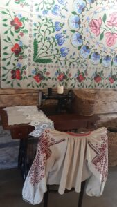 Репортаж с открытия выставки "Утюги, весы, домашний быт"