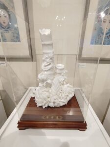 Белорусские коллекционеры и ценители фарфора на открытии выставки «Китайский фарфор Дэхуа»