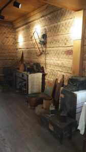 Репортаж с открытия выставки "Утюги, весы, домашний быт"