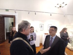 Белорусские коллекционеры и ценители фарфора на открытии выставки «Китайский фарфор Дэхуа»