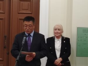 Белорусские коллекционеры и ценители фарфора на открытии выставки «Китайский фарфор Дэхуа»