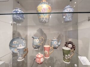 Белорусские коллекционеры и ценители фарфора на открытии выставки «Китайский фарфор Дэхуа»