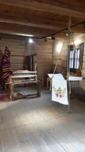 Репортаж с открытия выставки "Утюги, весы, домашний быт"