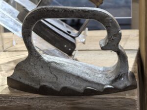 Репортаж с открытия выставки "Утюги, весы, домашний быт"