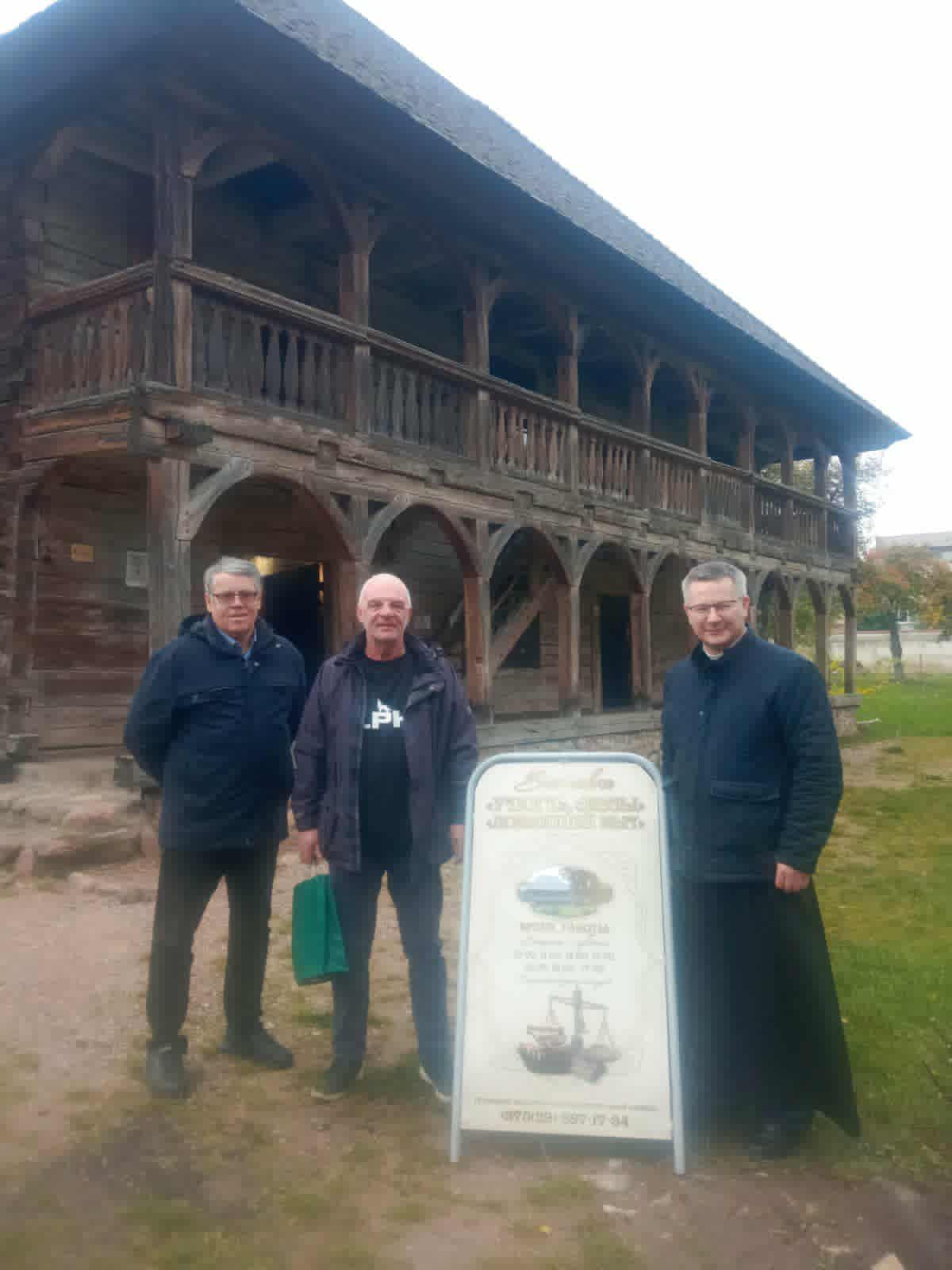 Репортаж с открытия выставки "Утюги, весы, домашний быт"