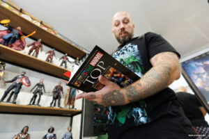 Коллекция на тысячи долларов. Вот зачем белорус собирает фигурки Marvel