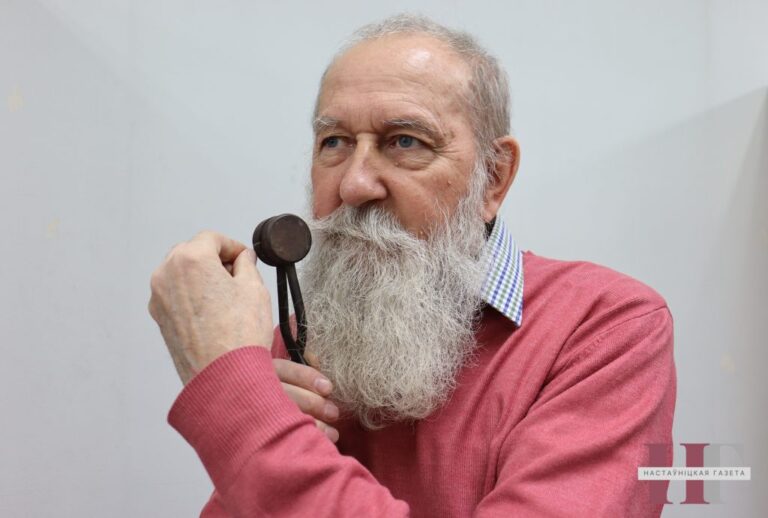 Для вусоў і лыж, з «душой» і для ляўшэй: у калекцыі Леаніда Вечара каля 600 прасаў