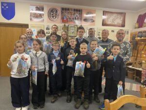 Предновогодняя встреча в кружке “Юный филателист”