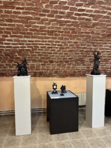 Выставка члена БелРООК «Застывший огонь: искусство чугунного литья»