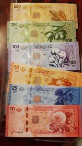 От утюгов до кукол и мемов. Что коллекционируют белорусы разных поколений