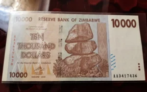 От утюгов до кукол и мемов. Что коллекционируют белорусы разных поколений