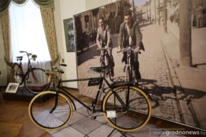 Сегодня в Гродно открылась выставка ретровелосипедов «Неман»