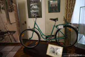 Сегодня в Гродно открылась выставка ретровелосипедов «Неман»