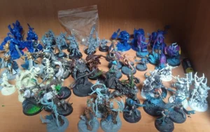 От утюгов до кукол и мемов. Что коллекционируют белорусы разных поколений