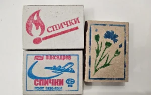 От утюгов до кукол и мемов. Что коллекционируют белорусы разных поколений