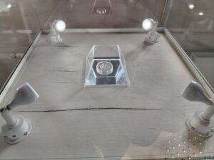 Монета привела в музей
