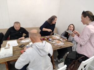 Анонс телесюжета о Международном дне открытки с участием коллекционеров